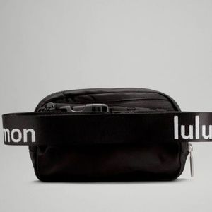NWT Everywhere Belt Bag Black/White